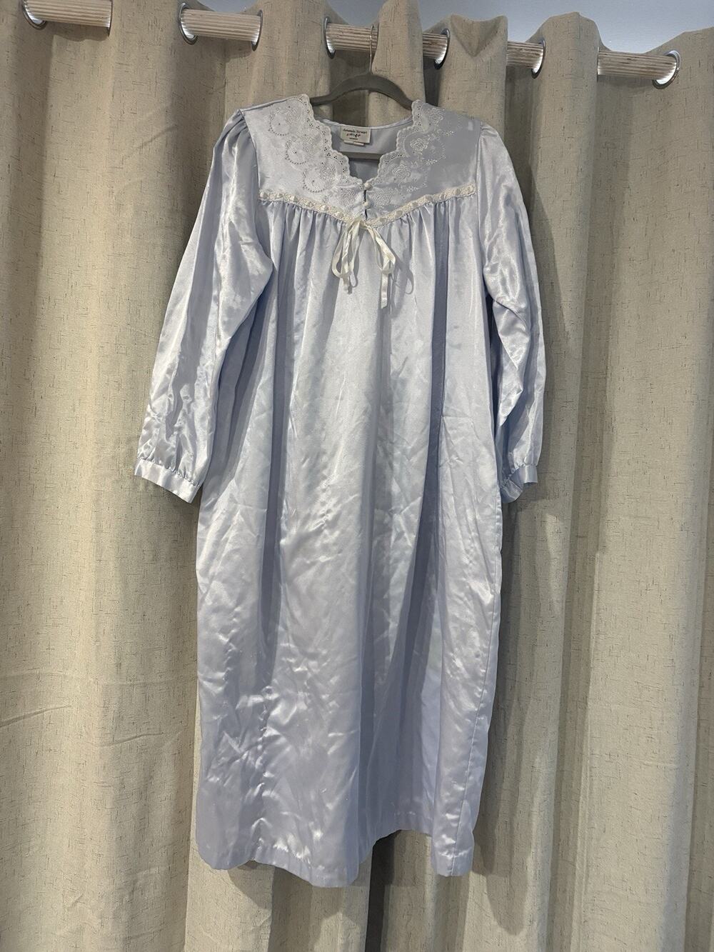 Vintage Woman’s L Amanda Stewart Intimates Blue Long Sleeve Satin Nightgown Lace